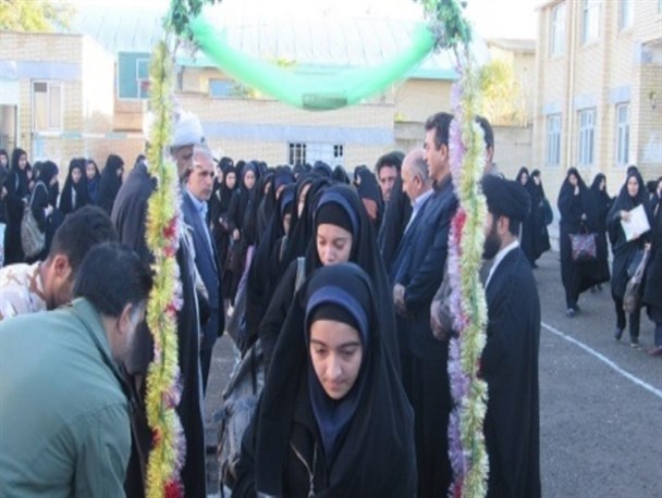 130 دانش آموز دختر اصلاندوزی عازم شمال غرب کشور شدند