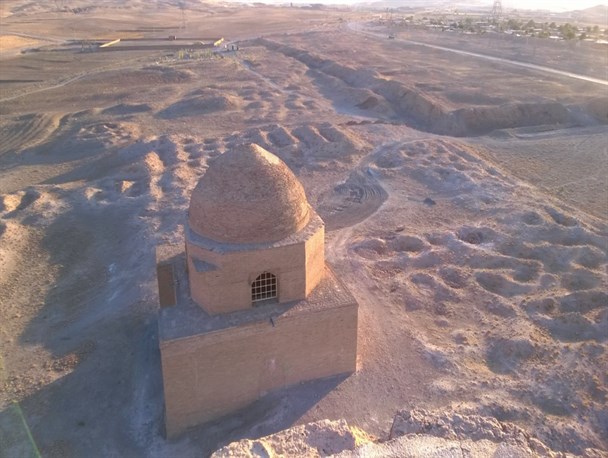 زمین شناس استرالیایی از محوطه تاریخی سنگ بست فریمان بازدید کرد