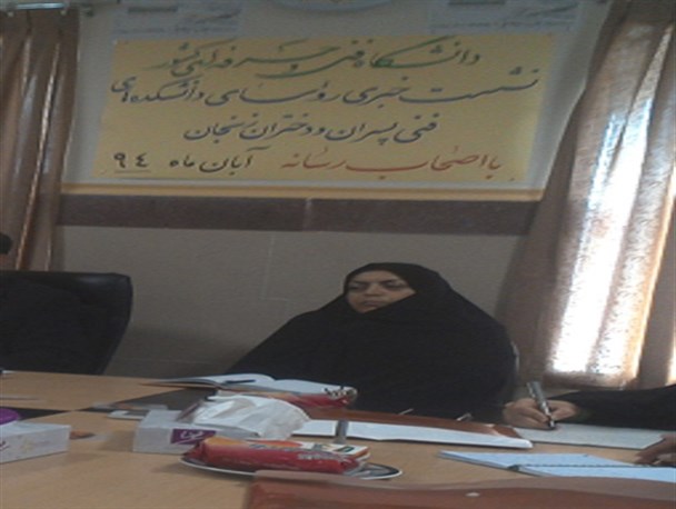 فارغ التحصیلان دانشکده های فنی و حرفه ای نباید منتظر کارهای دولتی باشند