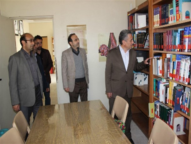 ورود خیرین به حوزه کتاب و کتابخوانی بسیاری از مشکلات را حل می کند