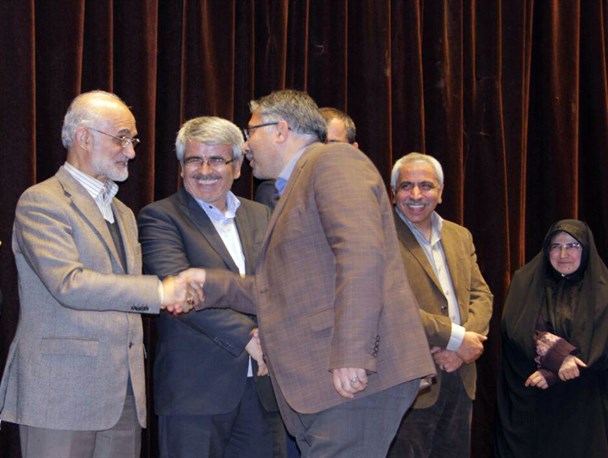 جایزه ترویج علم در سال95 به رئیس موزه تاریخ علوم دانشگاه محقق اهدا شد