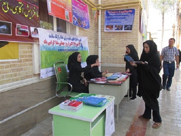 برپایی نمایشگاه پیشگیری از مسمومیت های دارویی در زرقان