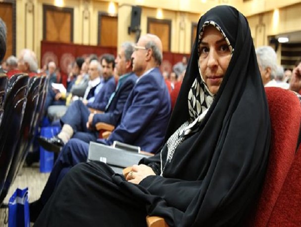 قرار نیست هرکسی به تبریز آمد از ما تعریف و تمجید کند/ به عیسی کلانتری یک بشقاب با طرح مقبره الشعرا را اهداء کردم