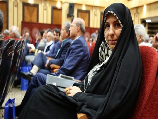 از مقصر جلوه دادن مجری برنامه تا توهین به شعور رسانه‌‌ها و شهروندان/ آیا تندیس اهدایی به مسبب مرگ دریاچه ارومیه پس گرفته می‌‌شود؟