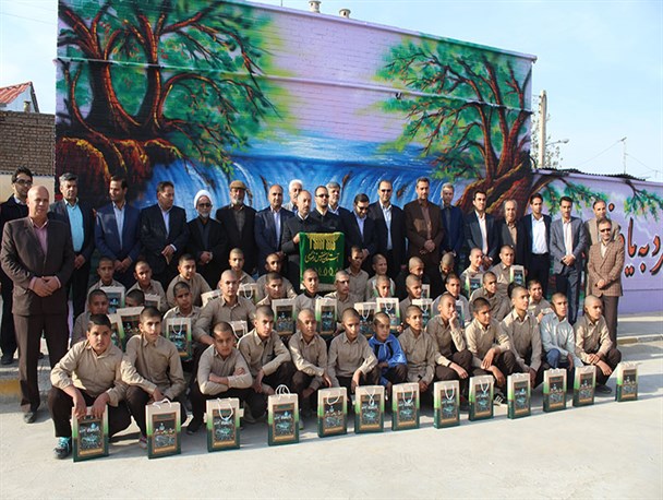 همراهی دانش‌آموزان خلیل‌آباد با همکلاسی مبتلا به سرطان / دانش‌آموزان خلیل‌آبادی موهای سرخود را تراشیدند