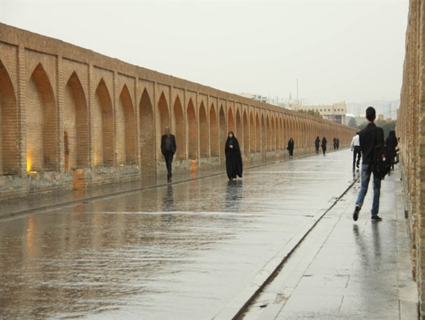 بارش یک میلی متری باران در اصفهان/ نیمه غربی و جنوبی استان بارانی است