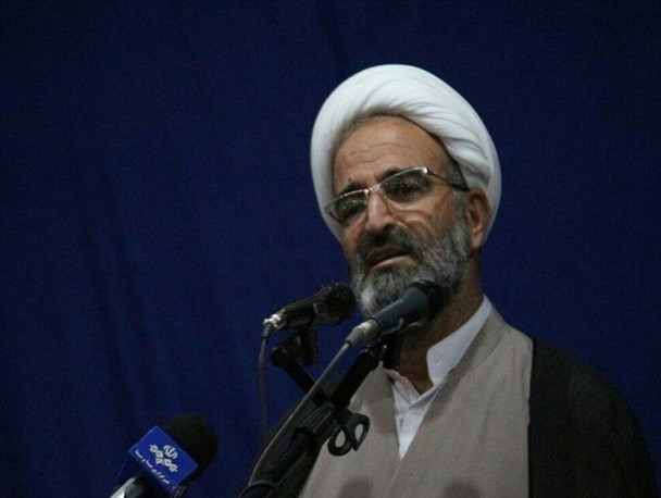 مسئولین برای اجرای تقوا در جامعه موانع را مرتفع سازند/ اطلاعات ناقص در فضای مجازی علم محسوب نمی شود