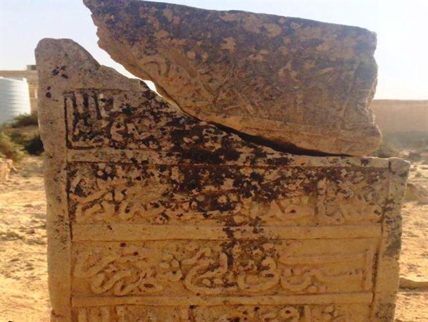 قدیمى ترین قبرستان در روستاى کوشه قشم درحال نابودى / مسئولین میراث فرهنگى چاره اندیشى کنند