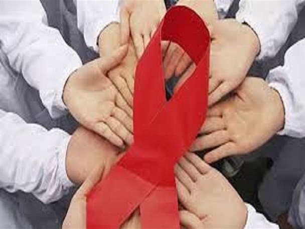 رییس جمعیت هلال احمر توزیع اقلام بهداشتی در روز دانشجو را تکذیب کرد/ معاون دانشگاه علوم پزشکی: تنها در اورژانس اقدام به توزیع بروشور شده است
