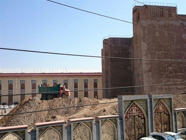 عملیات خاکبرداری موجب تزلزل بنیان ارک شده است! / پارکینگ باید در خارج از حریم «حاج‌الله یف» احداث شود