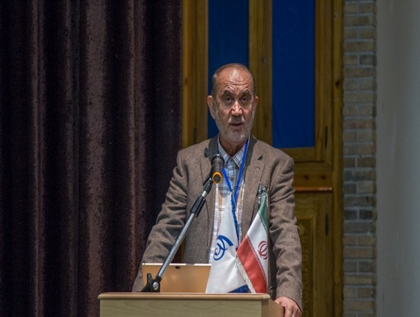 طبق آیین نامه جدید دانشجویان به جای ارائه مقاله، اثر بدیع هنری تحویل می‌دهند/ ایرانی‌ها متهم به ارائه 58 پایان‌نامه تقلبی شدند اما ‌آمریکایی‌ها 49 هزار بار تقلب کردند