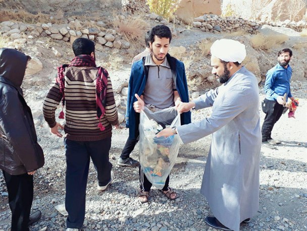 طلاب اردکانی به خدمت طبیعت رفتند+تصاویر
