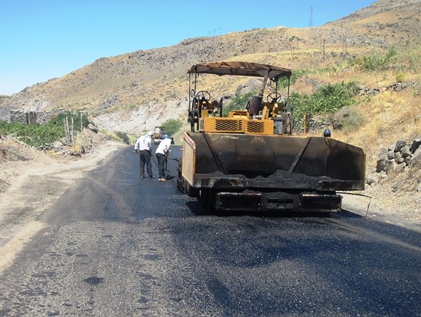 تمام پروژه عملیات روکش آسفالت حفاظتی کمربندی قدیم فردوس به طول 5 کیلومتر