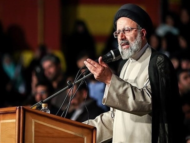 دشمن به دنبال ایجاد یأس و ناامیدی در جامعه است
