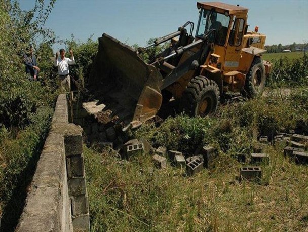 بنای غیرقانونی در اراضی کشاورزی تخریب شد