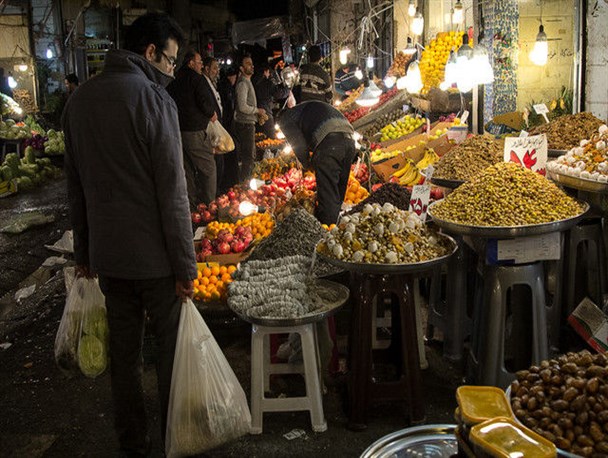 هیچ مشکلی در تامین میوه و تنقلات شب یلدا نداریم/ قیمت گوجه تا دو هفته دیگر نصف می شود