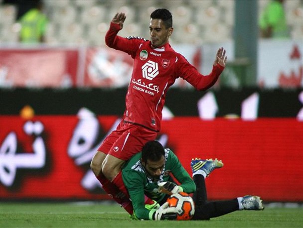 فولاد با شکست پرسپولیس صدرنشین شد/ استقبال سرخپوشان با باخت از دربی