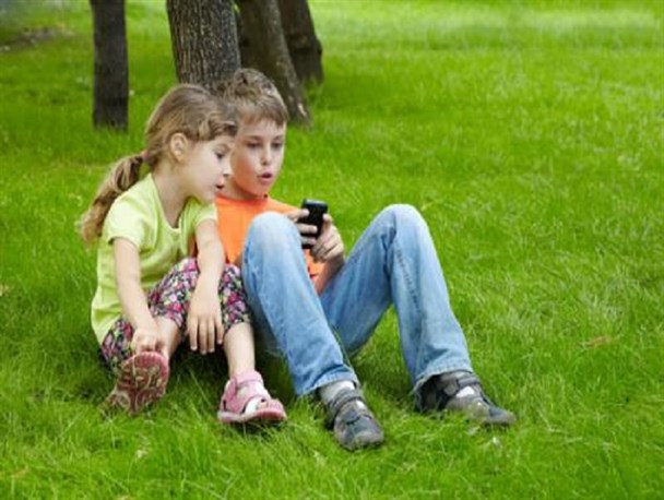 چه زمانی برای بچه ها گوشی بخریم؟