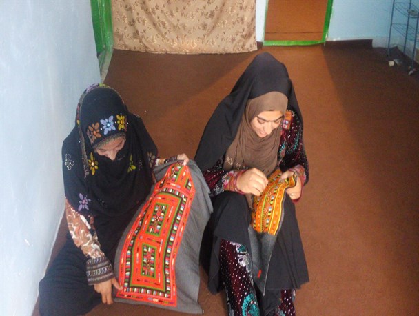 برگزاری سه کارگاه دوخت البسه محلی و سوزن دوزی بلوچی در مهرستان