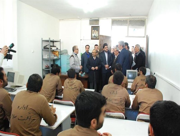 مدرسه بزرگسالان زندان مرکزی اراک افتتاح شد+عکس