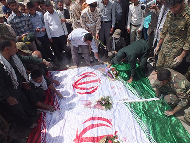 استاندار فارس ببیند؛ تشییع باشکوه سه شهید گمنام در پاسارگاد