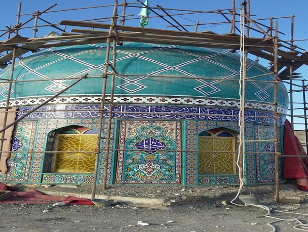 پروژه کاشی کاری گنبد امامزادگان هفت شهیدان(ع) به همت مردم و خیرین در حال اتمام است+تصاویر