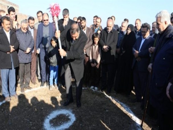 کلنگ احداث مدرسه خیرساز روستایی در میاندوآب به زمین زده شد + تصاویر