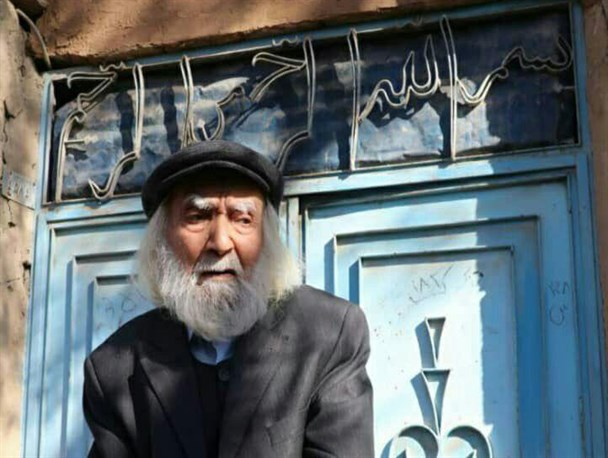 استاد پیش‌کسوت معماری سنتی خراسان تیشه‌اش را بر زمین گذاشت