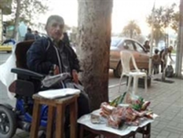 فقط یک دکه ثابت می خواهم که بتوانم کسب درآمد کنم