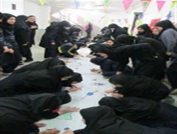 نقاشی همگانی دانش آموزان دبیرستان کوثر گرگان با موضوع انقلاب اسلامی+تصاویر