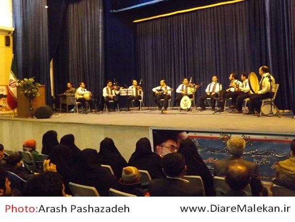 هنرمندان آئینه تمام نمای جامعه هستند
