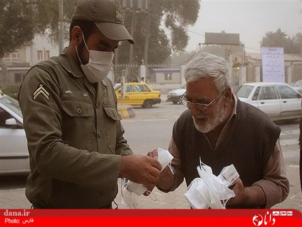 گزارش تصویری/توزیع شیر و ماسک در بین شهرواندان اهوازی