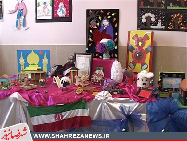 نمایشگاه هنرهای دستی و علمی دانش آموزان مدارس سما در شهرضا برپا شد