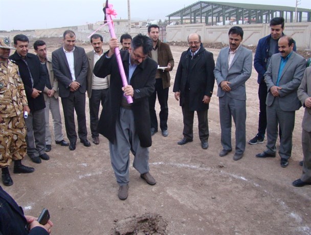 کلنگ زنی زمین چمن مصنوعی دانشگاه آزاد اسلامی واحد سقز/عکس