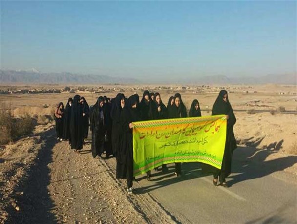 کوهپیمایی بانوان شاغل در ارتفاعات گنبد عالی ابرکوه+ تصاویر