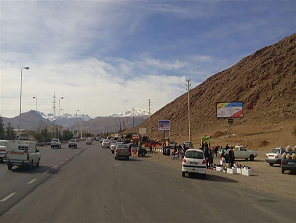 دست‌فروشان و چهره زیبای تفت که مخدوش می‌شود/دست‌فروشی پارادوکس توسعه گردشگری تفت