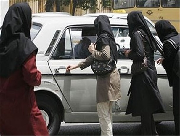 مسافربرهای شخصی محور اشترینان- بروجرد همچنان بدون متولی/ساماندهی شاید وقتی دیگر