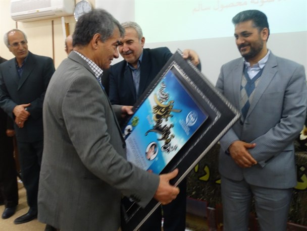قهرمانان تولید بخش کشاورزی مه ولات تقدیر شدند