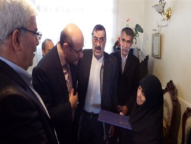 معاون استاندار تهران با خانواده شهید «ابوالقاسم شیرکوند» دیدار کرد+ تصاویر