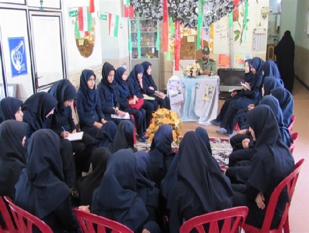 دانش آموزان رحمت میزبان نمایشگاه دانش آموزی مدرسه انقلاب شدند/ تصاویر