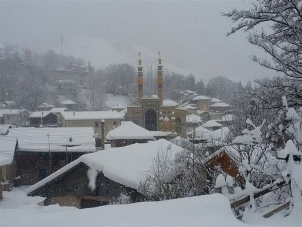 تعطیلی مدارس ابتدایی بر اثر بارش برف سنگین در کجور