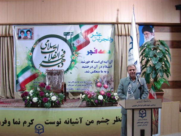 حضور مردم در 22 بهمن ایثارگری در جامعه امروز است
