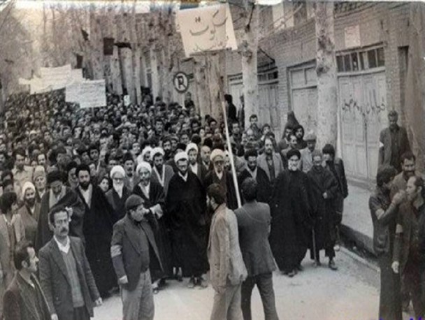 انقلاب مردم شهر نراق در قاب تصاویر