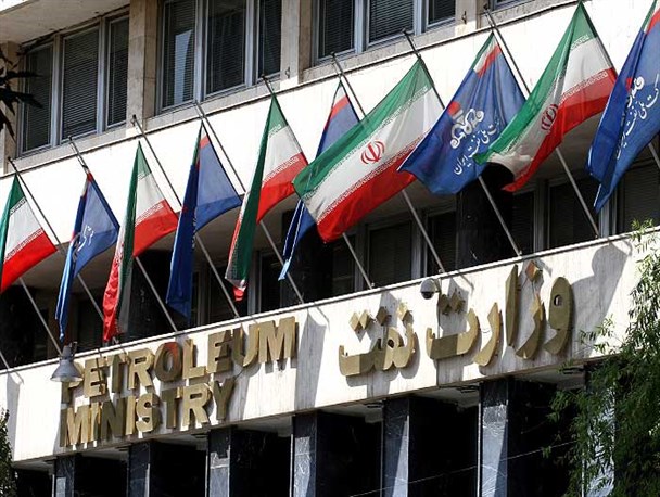نفت ایران با پایینترین قیمت ممکن حراج می شود!/لزوم آگاهی مردم از مفاد قراردادهای جدید نفتی