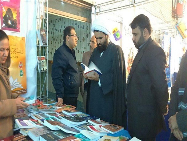 فضای نمایشگاه کتاب اسلامشهر محدود است/ ناهماهنگی های بسیاری برای تشکیل این نمایشگاه وجود داشت