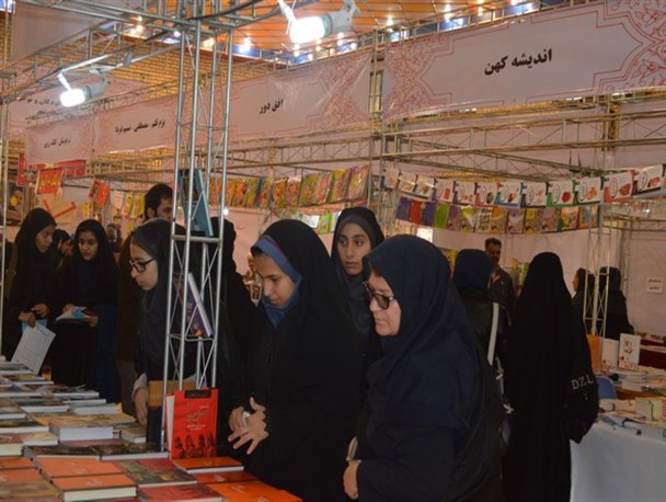 بازدید دانش آموزان آموزشگاه جوادالائمه از نمایشگاه کتاب اسلامشهر+تصاویر