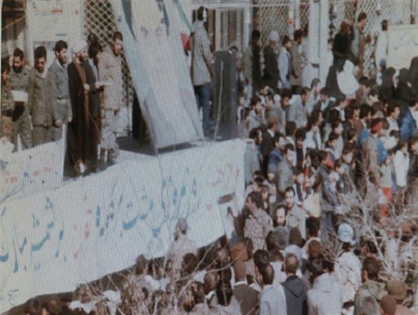 تصویری ناب از اولین راهپیمایی ۲۲ بهمن در فردیس