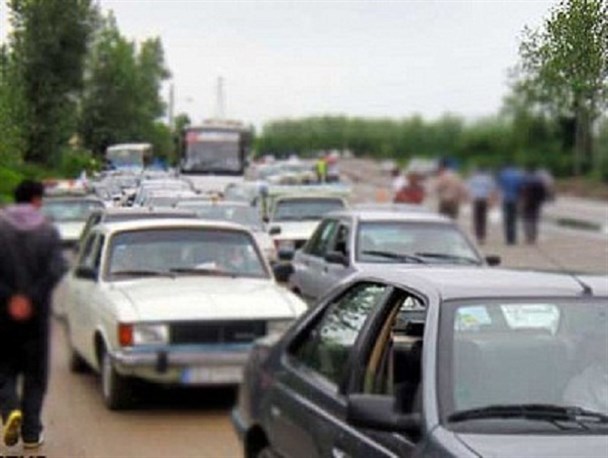 انضباط اجتماعی شهر زیر پای رانندگان غیر مجاز خطی /مسافرکش هایی که از هفت دولت آزادند !