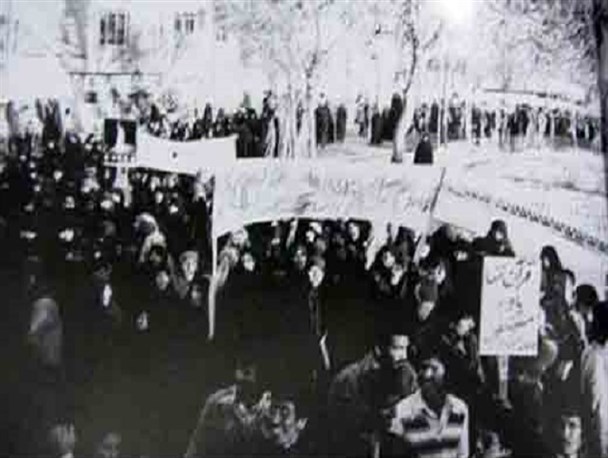 روحیه مبارزه در زنان ایرانی نمی میرد/ بانوان برای پیروزی انقلاب هم پای مردان جنگیدند