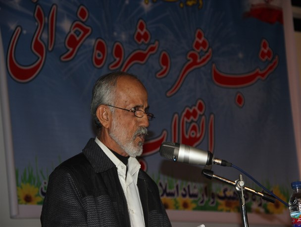 شب شعر وشروه خوانی انقلاب در پارسیان/زمین لرزه 2 ریشتری سالن شعر را لرزاند